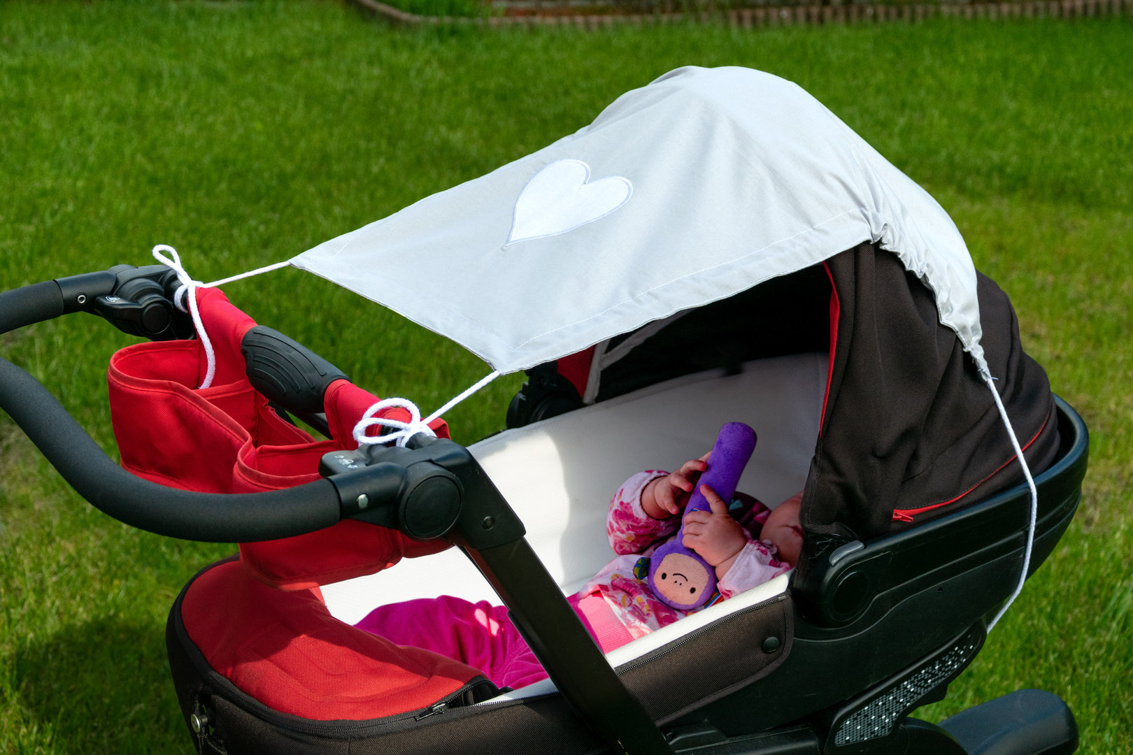 Sonnensegel für jeden Kinderwagen, UV-Sonnenschutz Hellgrau/HERZ mit  Applikation - Amilian