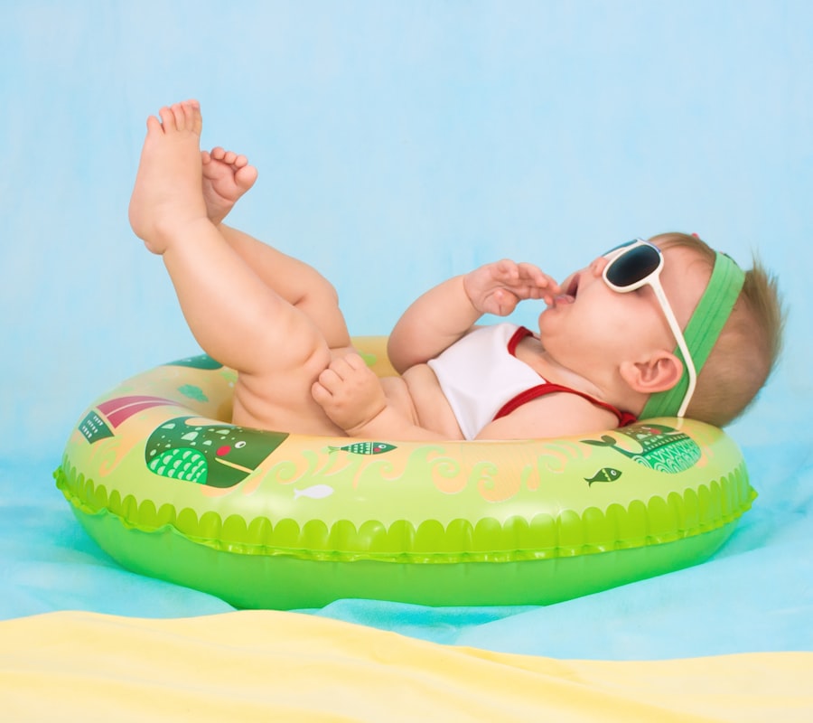 Baby in weicher Baumwolldecke