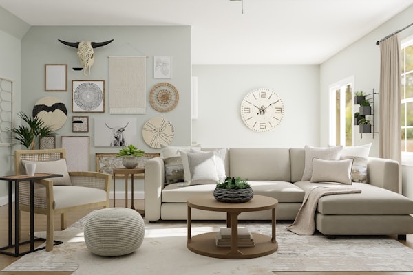 Gemütliches Wohnzimmer mit Kissen und Decken
